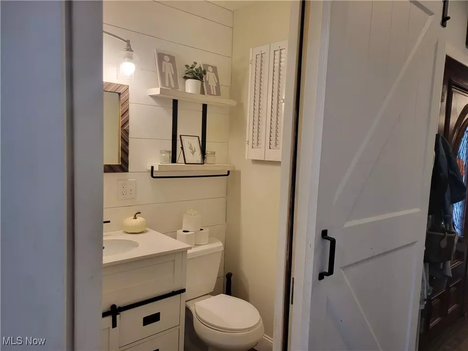 Bath - 608 Kerr Ave, Cadiz, OH 43907 photo 1 of 5