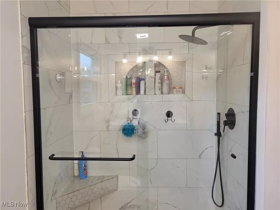 Bath - 608 Kerr Ave, Cadiz, OH 43907 photo 2 of 5