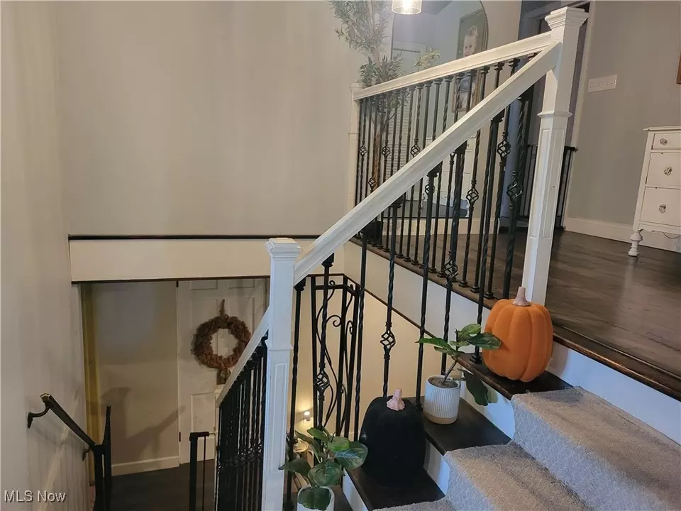 Entry Way - 608 Kerr Ave, Cadiz, OH 43907 photo 4 of 4