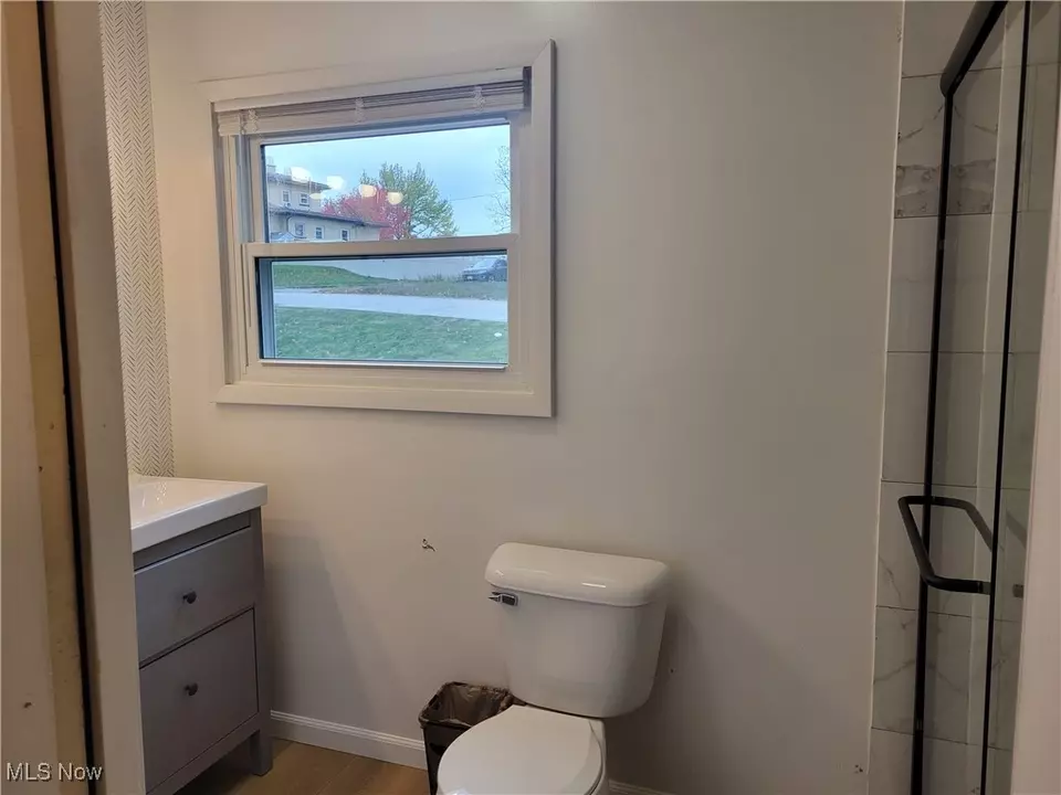 Bath - 608 Kerr Ave, Cadiz, OH 43907 photo 4 of 5