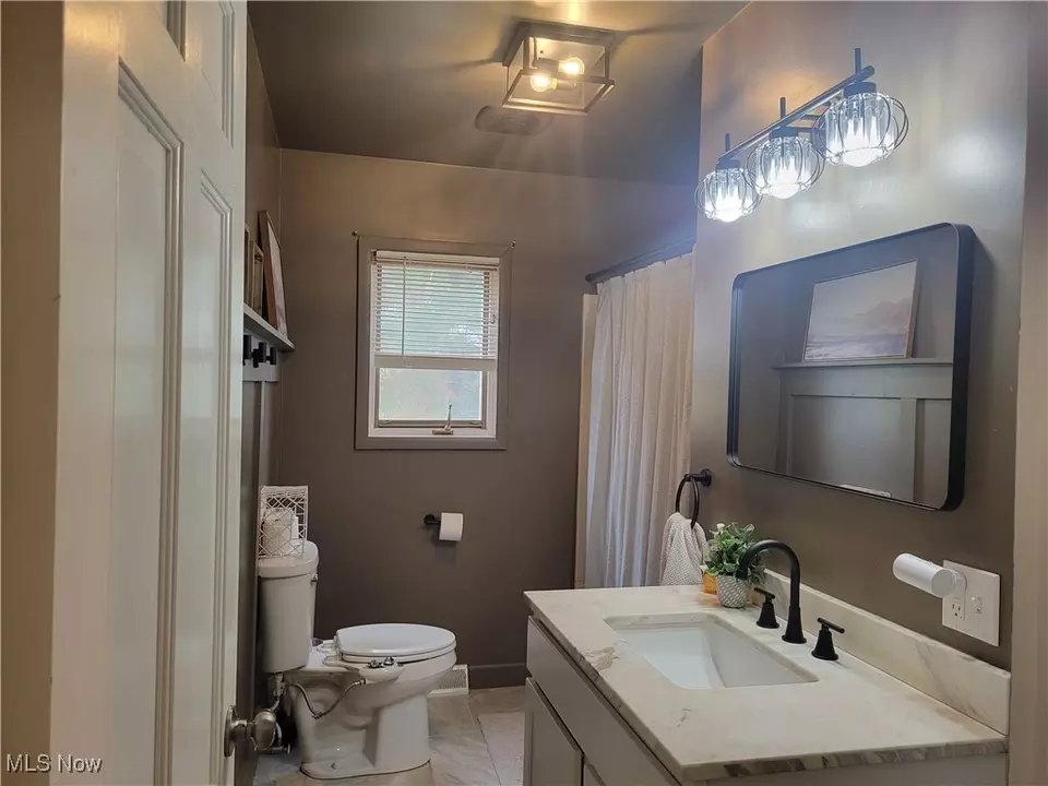 Bath - 608 Kerr Ave, Cadiz, OH 43907 photo 5 of 5