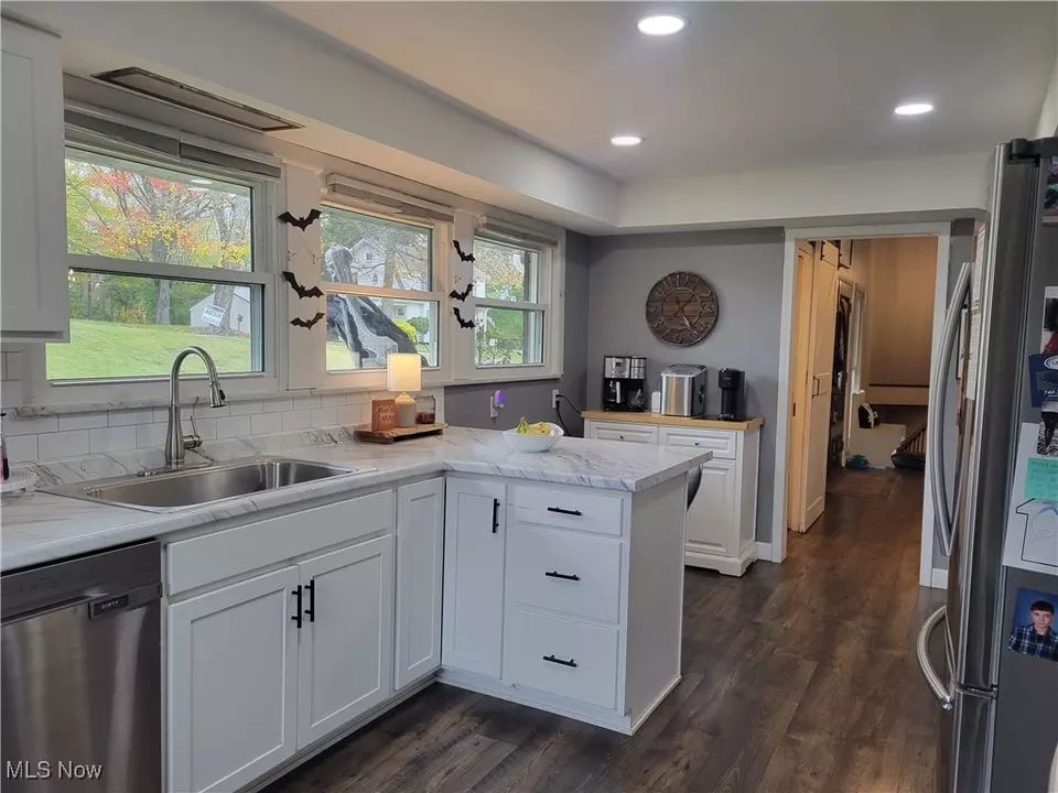 Entry Way - 608 Kerr Ave, Cadiz, OH 43907 photo 2 of 4