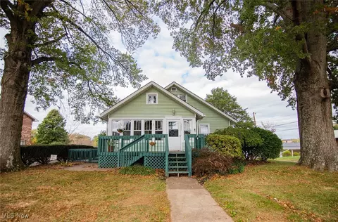 5807 4th Ave, Vienna, WV 26105