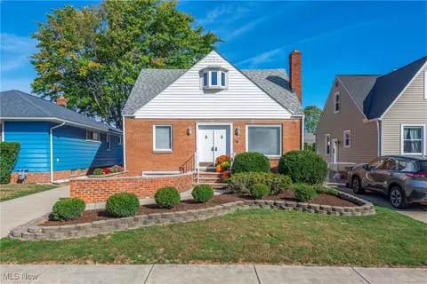 8206 Newport Ave, Parma, OH 44129