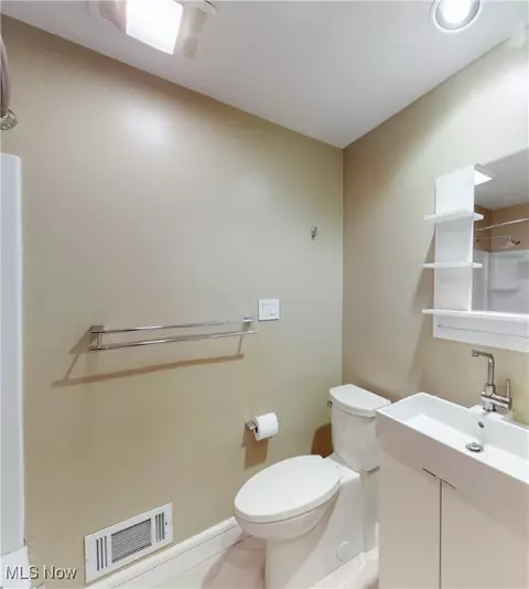 Bath - 860 Killinger Rd, Clinton, OH 44216 photo 1 of 6