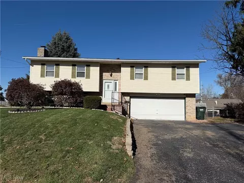 825 6th St NE, North Canton, OH 44720