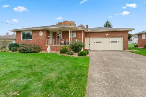 576 W Harvey St, Struthers, OH 44471
