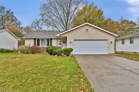 5116 7 Pines Dr, Lorain, OH 44053