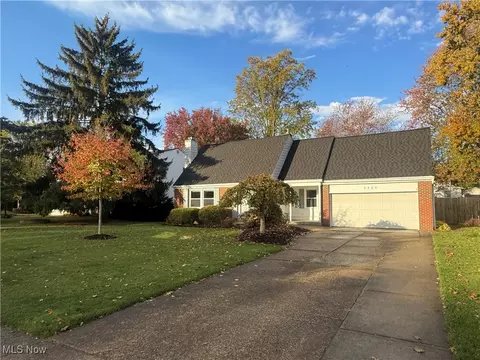 5920 Sherwood Dr, North Olmsted, OH 44070