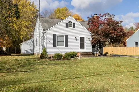 2186 Canterbury Rd, Westlake, OH 44145