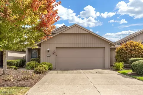 12385 Corinth Ct, Strongsville, OH 44149