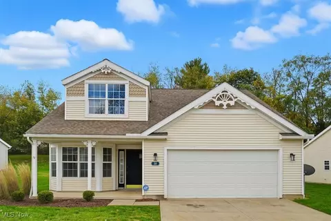 38 Mallard Point Dr, Akron, OH 44319