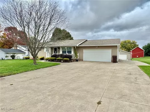 1037 Canyon St NE, Uniontown, OH 44685