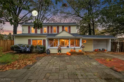 Exterior - 1552 E 254th St, Euclid, OH 44117 photo 2 of 8