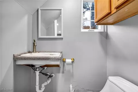 Bath - 1552 E 254th St, Euclid, OH 44117 photo 2 of 5