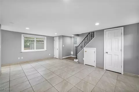 Living - 1552 E 254th St, Euclid, OH 44117 photo 4 of 5