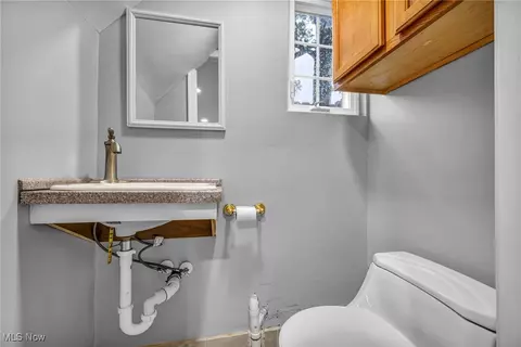 Bath - 1552 E 254th St, Euclid, OH 44117 photo 1 of 5
