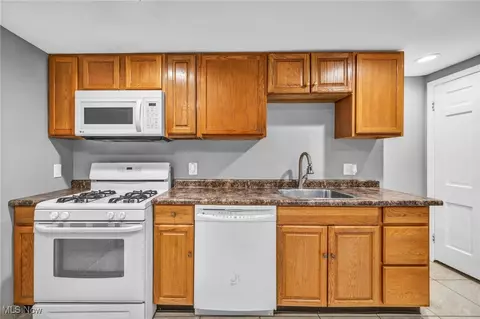 Kitchen - 1552 E 254th St, Euclid, OH 44117 photo 2 of 3