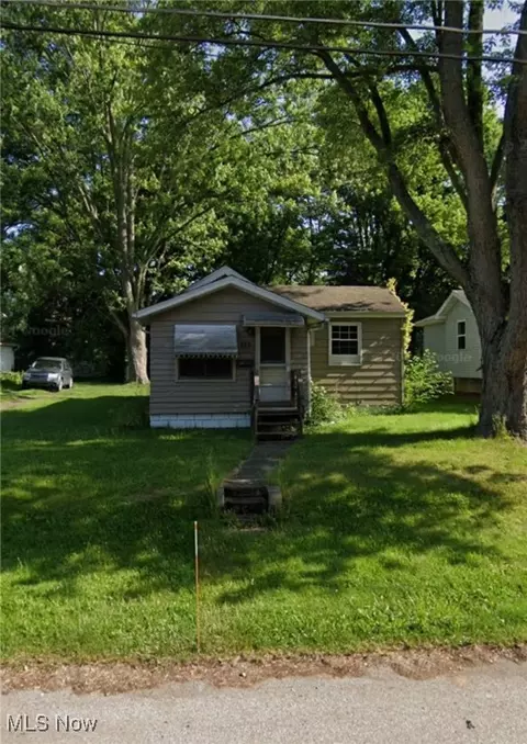 995 Perry Ave, Barberton, OH 44203