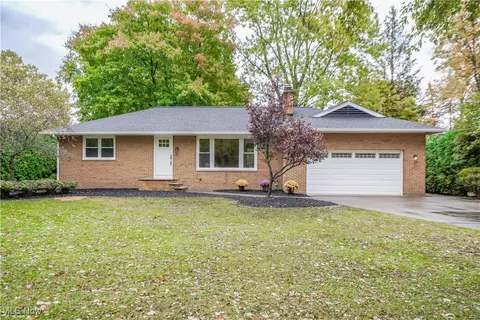 7731 Mccreary Rd, Seven Hills, OH 44131