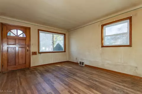 21050 Fuller Ave, Euclid, OH 44123 photo 2