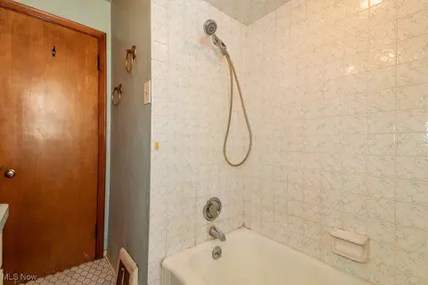21050 Fuller Ave, Euclid, OH 44123 photo 17