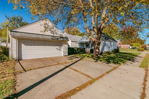 21050 Fuller Ave, Euclid, OH 44123 photo 29
