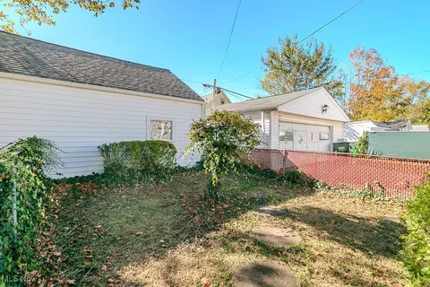 21050 Fuller Ave, Euclid, OH 44123 photo 27