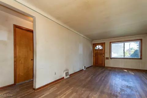 21050 Fuller Ave, Euclid, OH 44123 photo 3