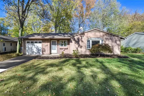 104 Whitehall Dr, Berea, OH 44017
