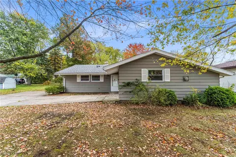 5807 Kimberly Dr, Bedford Heights, OH 44146
