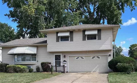 447 Saint Lawrence Blvd, Eastlake, OH 44095