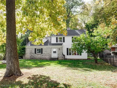 2762 Bailey Rd, Cuyahoga Falls, OH 44221