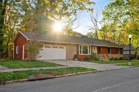 711 Lafayette Dr, Akron, OH 44303
