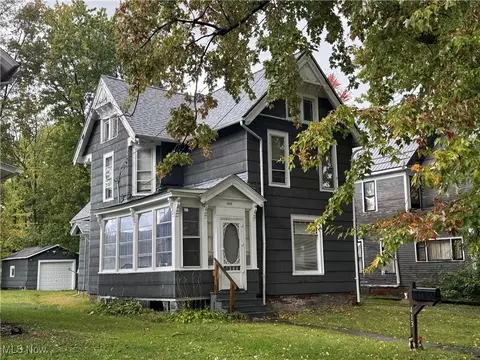 413 Harbor St, Conneaut, OH 44030