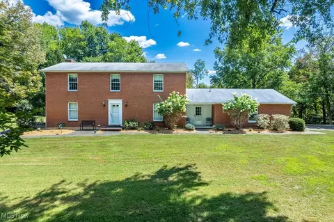 1252 New England Ridge Rd, Washington, WV 26181