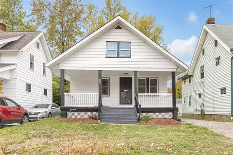 1554 E 221st St, Euclid, OH 44117