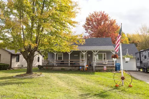 1085 Novak Rd, Grafton, OH 44044