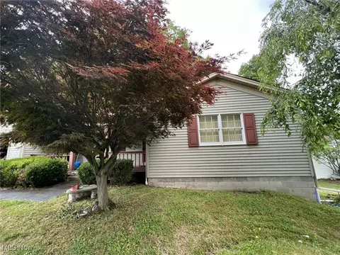 2860 Decamp Rd, Youngstown, OH 44511