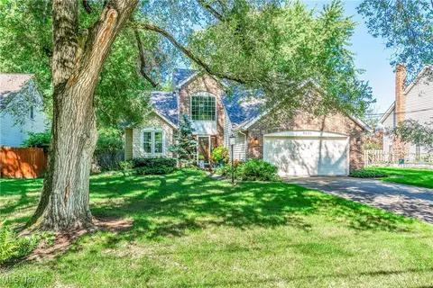 4830 Bradley Rd, Westlake, OH 44145