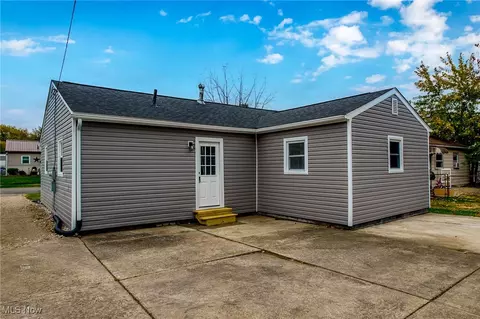2109 Willowrow Ave, Canton, OH 44705 photo 5
