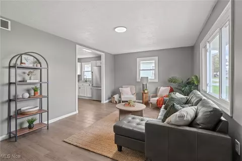 2109 Willowrow Ave, Canton, OH 44705 photo 8