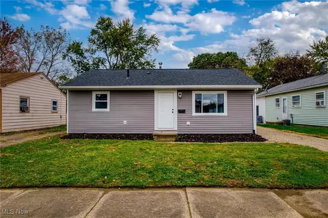 2109 Willowrow Ave, Canton, OH 44705 photo 2