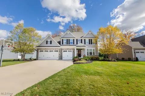 3874 Crimson Harvest Ln, Medina, OH 44256