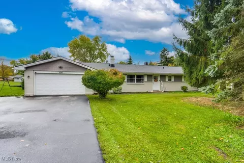 698 Ledge Rd, Macedonia, OH 44056