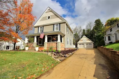 71 S Main St, Chagrin Falls, OH 44022