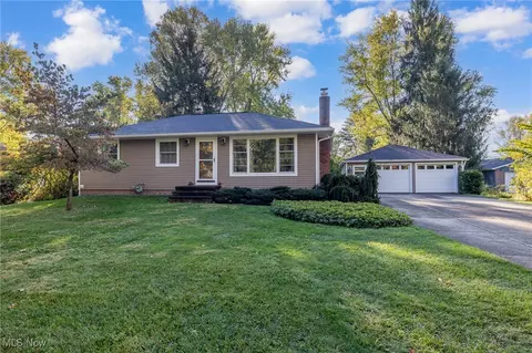 9854 Gleeson Dr, Valley View, OH 44125