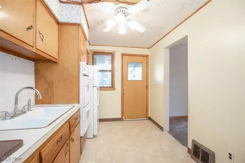1929 E 31st St, Lorain, OH 44055 photo 12