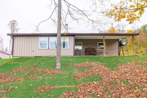 10524 Kleski Rd, Uhrichsville, OH 44683