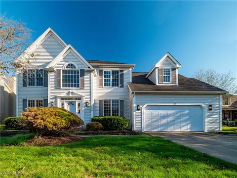 7309 Pondside Pt, Olmsted Twp, OH 44138